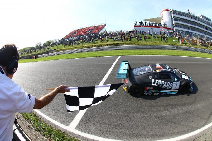 Robin Frijns en Laurens Vanthoor win Blancpain Sprint Series